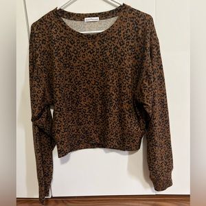 Women’s Cheetah/Leopard Sweater/Blouse